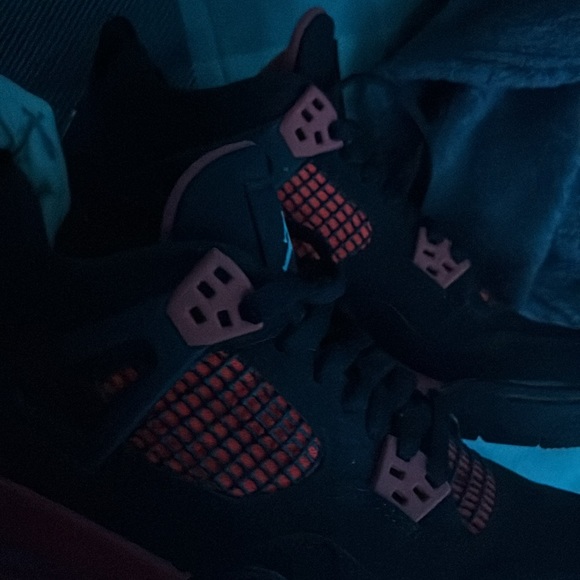jordan 4 red thunders main image 7
